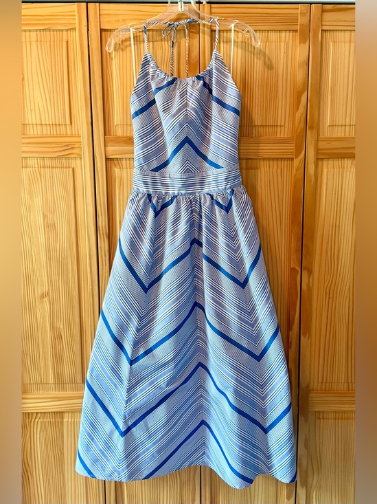 Evereve Dresses & Skirts - Evereve Karly Halter Midi Sundress